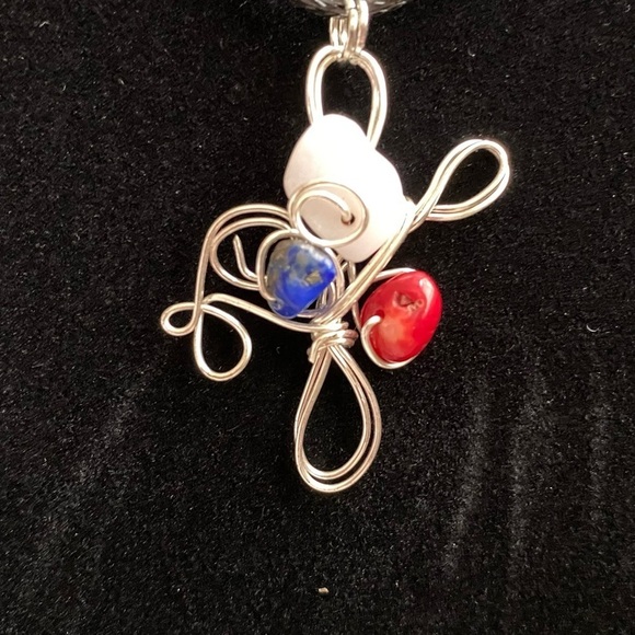 Red, White and Blue! 🇱🇷 Pendant - Picture 3 of 3